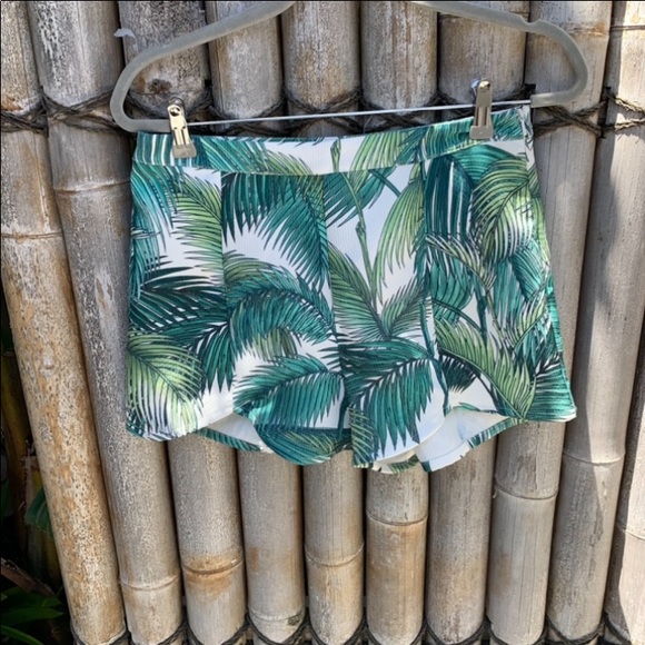 MINKPINK Palm fronds banana leaf shorts M - Picture 6 of 14